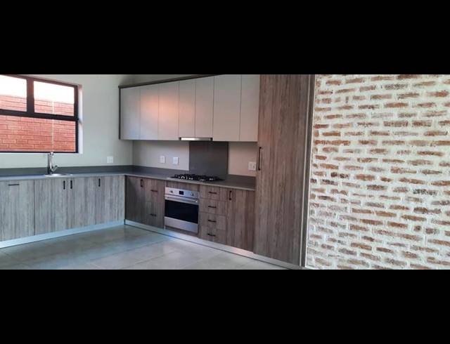 3 BEDROOM HOUSE FOR SALE IN SIX FOUNTAINS RESIDENTIAL ESTATE